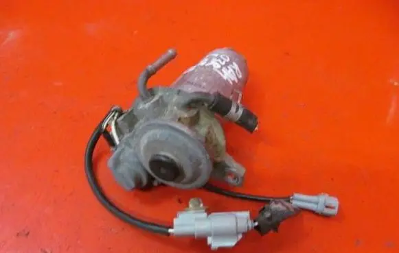 Toyota RAV 4 (XA20) Fuel filter housing RAV4IIPODSTAWAFILT