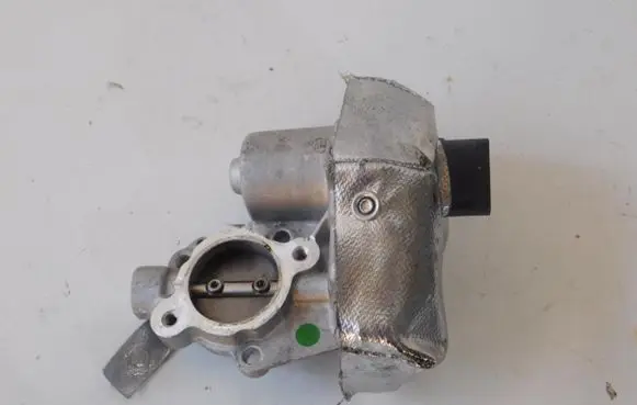 Volkswagen PASSAT CC EGR valve 04L131501D