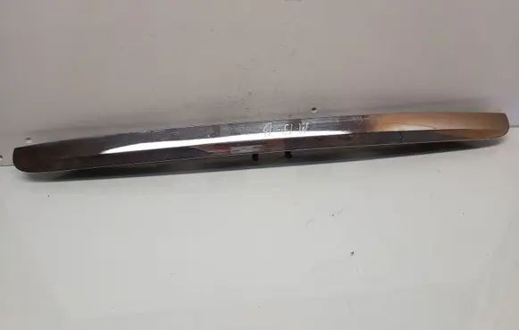 Trunk door license plate light bar