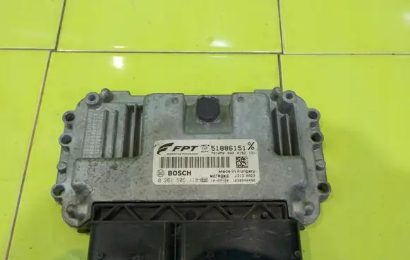 Alfa Romeo Giulietta Engine control unit/module 51886151