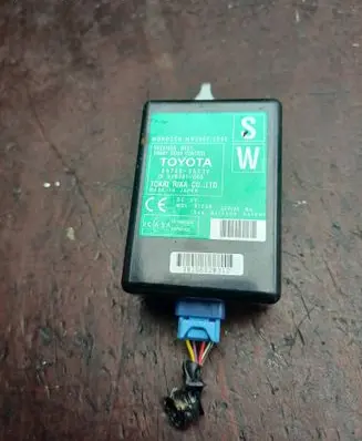 Toyota Avensis T270 Door central lock control unit/module 8974005030 61B381000