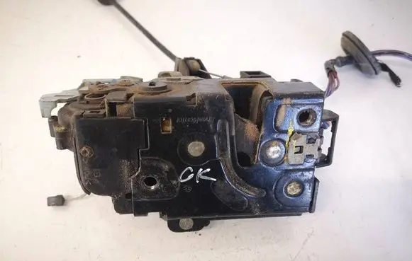 Skoda Octavia Mk2 (1Z) Rear door lock 7L0839015