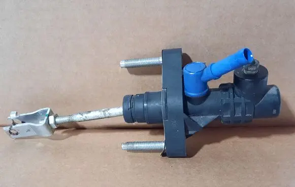 Toyota Avensis T250 Clutch master cylinder 00000