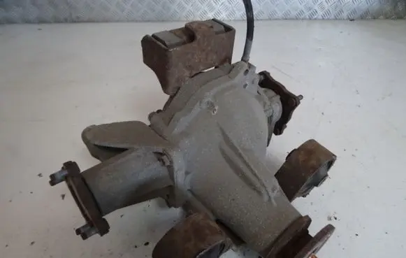 Suzuki Grand Vitara II Rear axle beam with reductor 