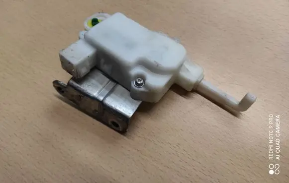 Fuel tank cap lock motor