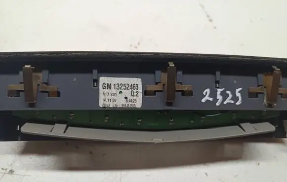 Opel Zafira B Third/center stoplight 13252463