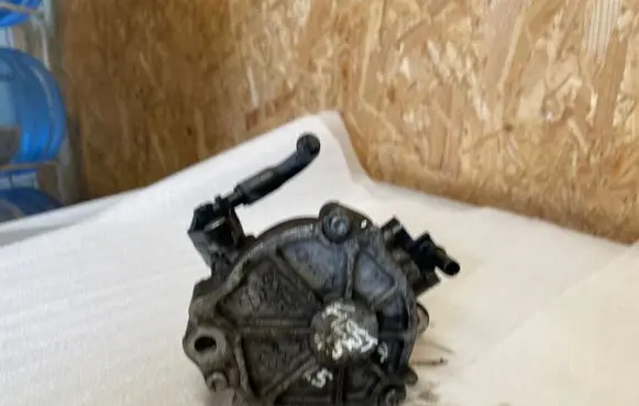 Ford Fiesta Vacuum pump 9804021880