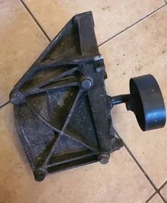 Audi 80 90 S2 B4 Engine mounting bracket 028903143G