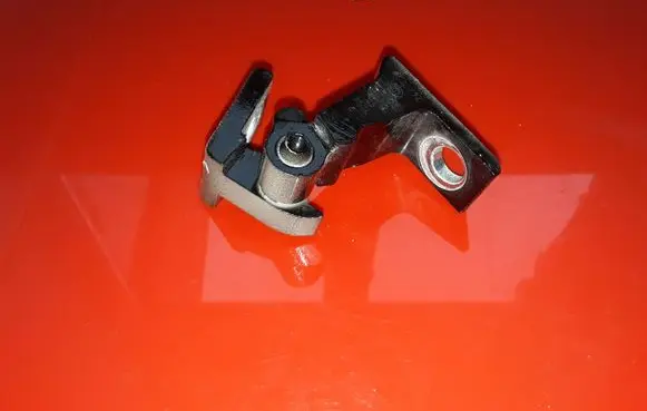 Volkswagen Golf VII Rear door upper hinge 8K0831401P A046574