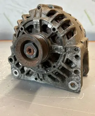 Volkswagen Polo V 6R Generator/alternator 03D903025J 310048920 2542746F