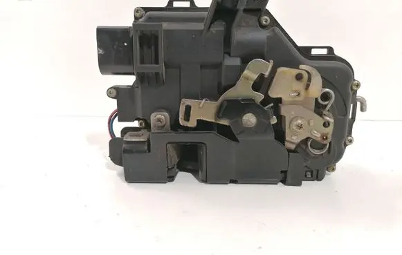 Audi A6 S6 C5 4B Front door lock 4B1837016G