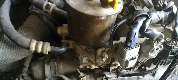 Mazda 323 F Power steering pump 01207106 bj3a3265xc