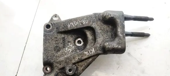KIA Sedona Engine mounting bracket