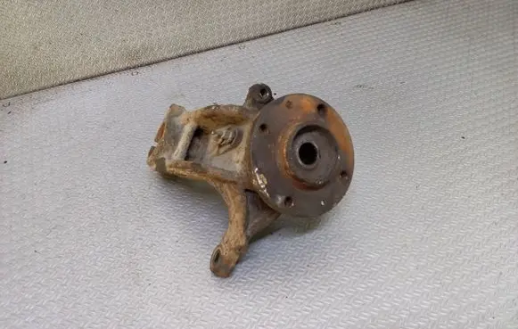Peugeot 1007 Front wheel hub spindle knuckle