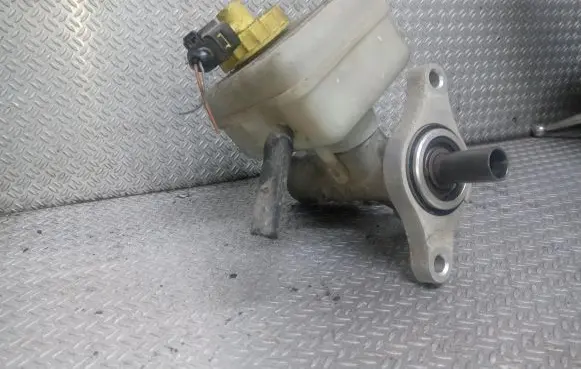 Volkswagen Golf IV Master brake cylinder L481402