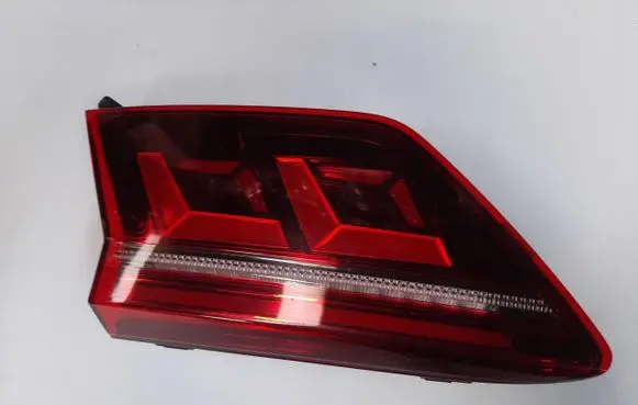 Volkswagen Tiguan Rear/tail lights 5NA945308H