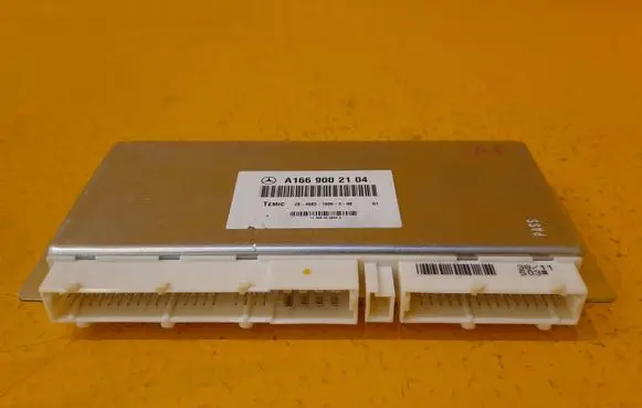 Mercedes-Benz E W212 Air suspension control unit module (rear) A1669002104