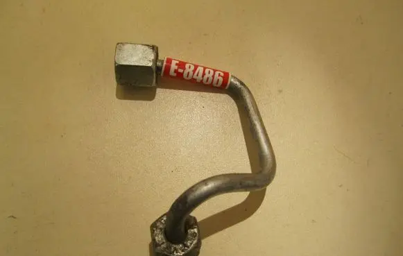 Fuel injector supply line/pipe