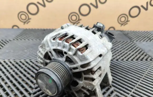 Ford Focus Generator/alternator AV6N10300GC