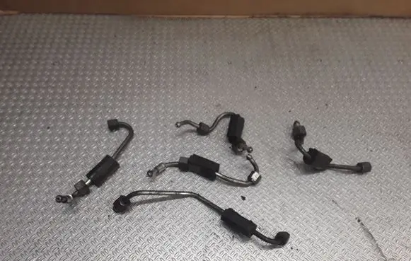 Opel Insignia A Fuel injector supply line/pipe 