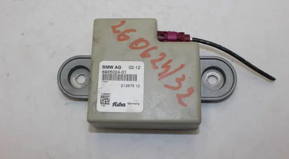 BMW 5 E60 E61 Aerial antenna amplifier 6935024 21367510 11896900