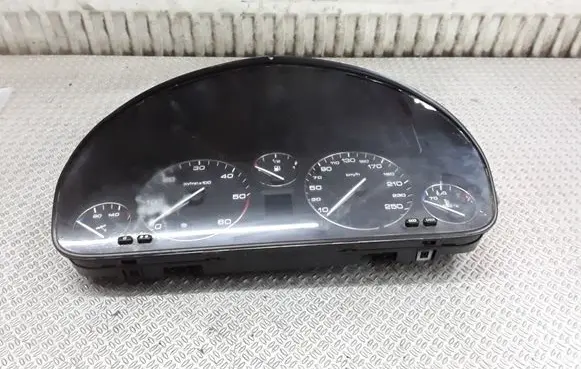 Peugeot 607 Speedometer (instrument cluster) 81115607