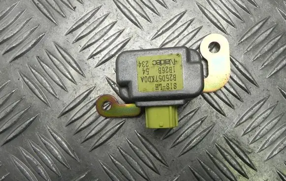 Mazda 323 Airbag deployment crash/impact sensor B25D57KD0A X3328