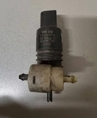 Volkswagen Touran I Windscreen/windshield washer pump 1T0955651A 3028193