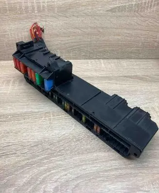 BMW 5 E60 E61 Fuse module 6957330