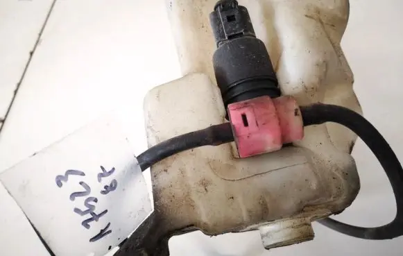 Audi A3 S3 8L Windscreen/windshield washer pump