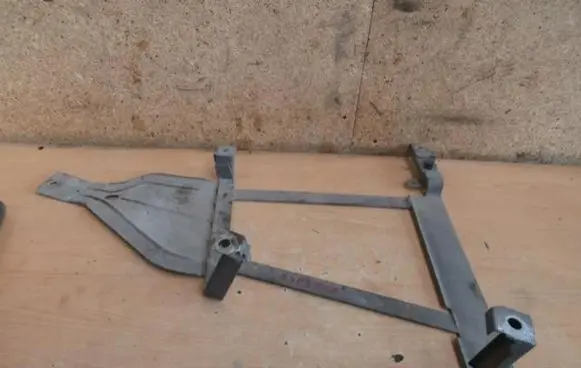 Renault Espace - Grand espace IV Fuel tank mounting bracket 