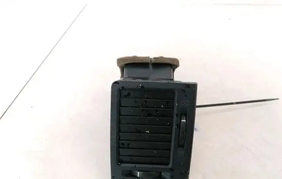 Hyundai Getz Dash center air vent grill