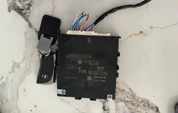 Lexus LBX Other devices 8999052870