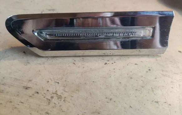 BMW 7 F01 F02 F03 F04 Front fender indicator light 63137203371