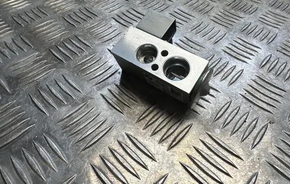 BMW i8 Air conditioning (A/C) expansion valve 9287283 45116411 19864710