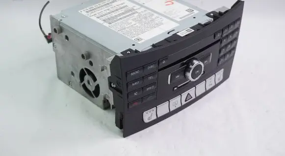 Mercedes-Benz CLS C218 X218 Radio/CD/DVD/GPS head unit A2189002301