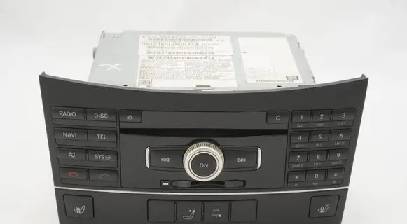 Mercedes-Benz E W212 Radio/CD/DVD/GPS head unit A2129008304