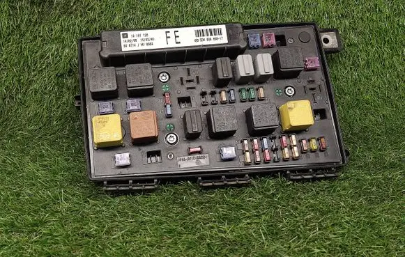 Opel Astra H Power management control unit 13191128 13191128FE 5DK00866817