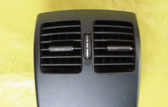 Mercedes-Benz C W204 Rear air vent grill A2048300954