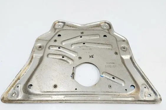 BMW X6 F16 Engine splash shield/under tray 6853814