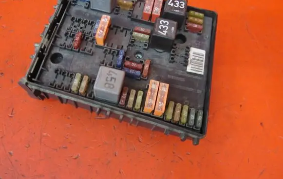 Audi A3 S3 8P Fuse module 1K0937124H