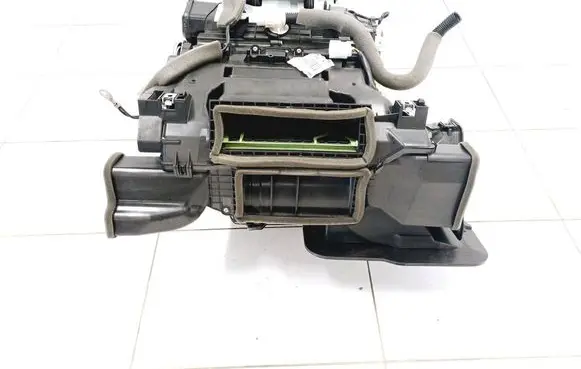Nissan Leaf II (ZE1) Interior heater climate box assembly 272105SH1A