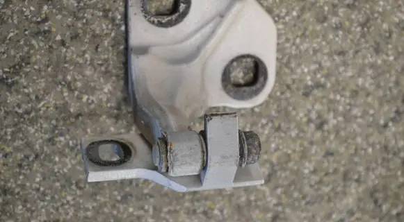 BMW 7 E65 E66 Rear door lower hinge 7017817