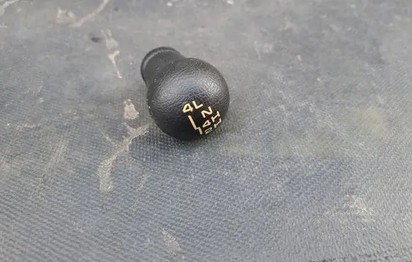 Suzuki Vitara (ET/TA) Gear lever shifter trim leather/knob
