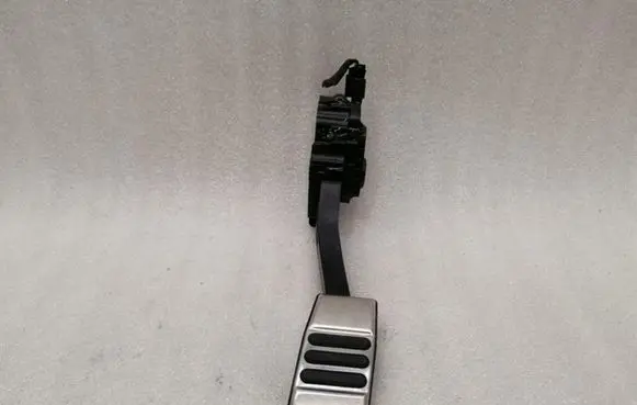 Ford Mustang VI Accelerator throttle pedal GR3C9F836AA