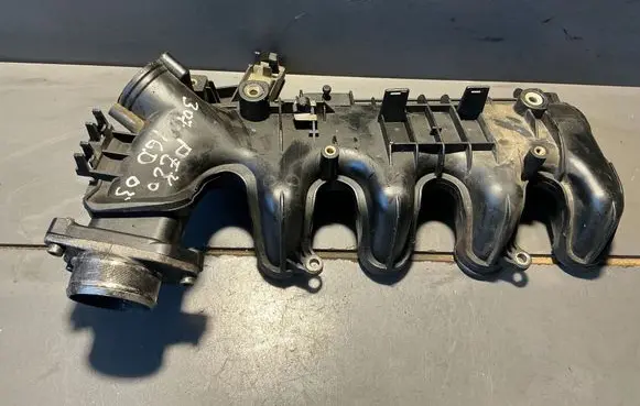 Peugeot 307 Intake manifold 9653808680