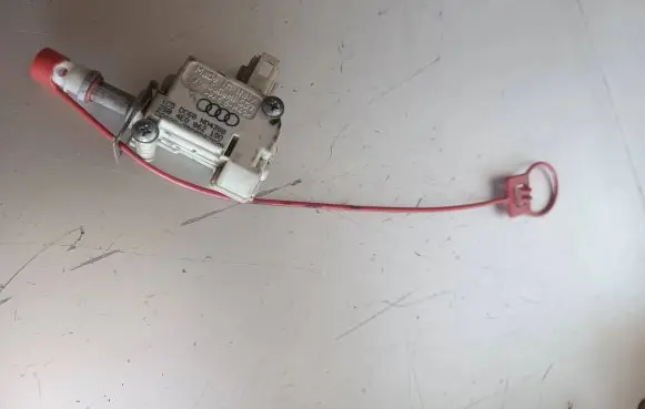 Audi A8 S8 D3 4E Fuel tank cap lock motor 4E0862150