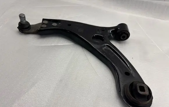 Volvo XC40 Front control arm 32221153