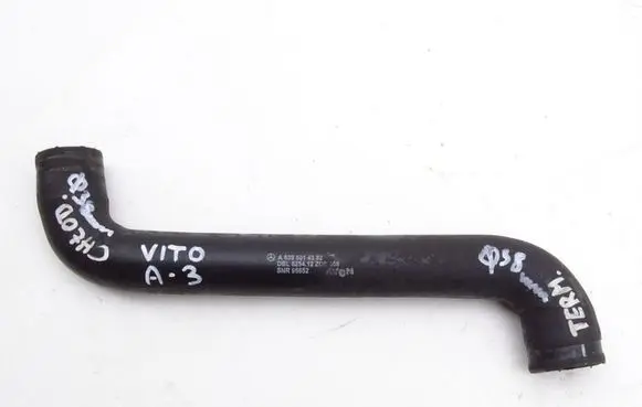 Mercedes-Benz Vito Viano W639 Engine coolant pipe/hose A6395014382