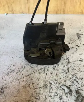 Lexus IS 200-300 Rear door lock 1528107260 1878007260